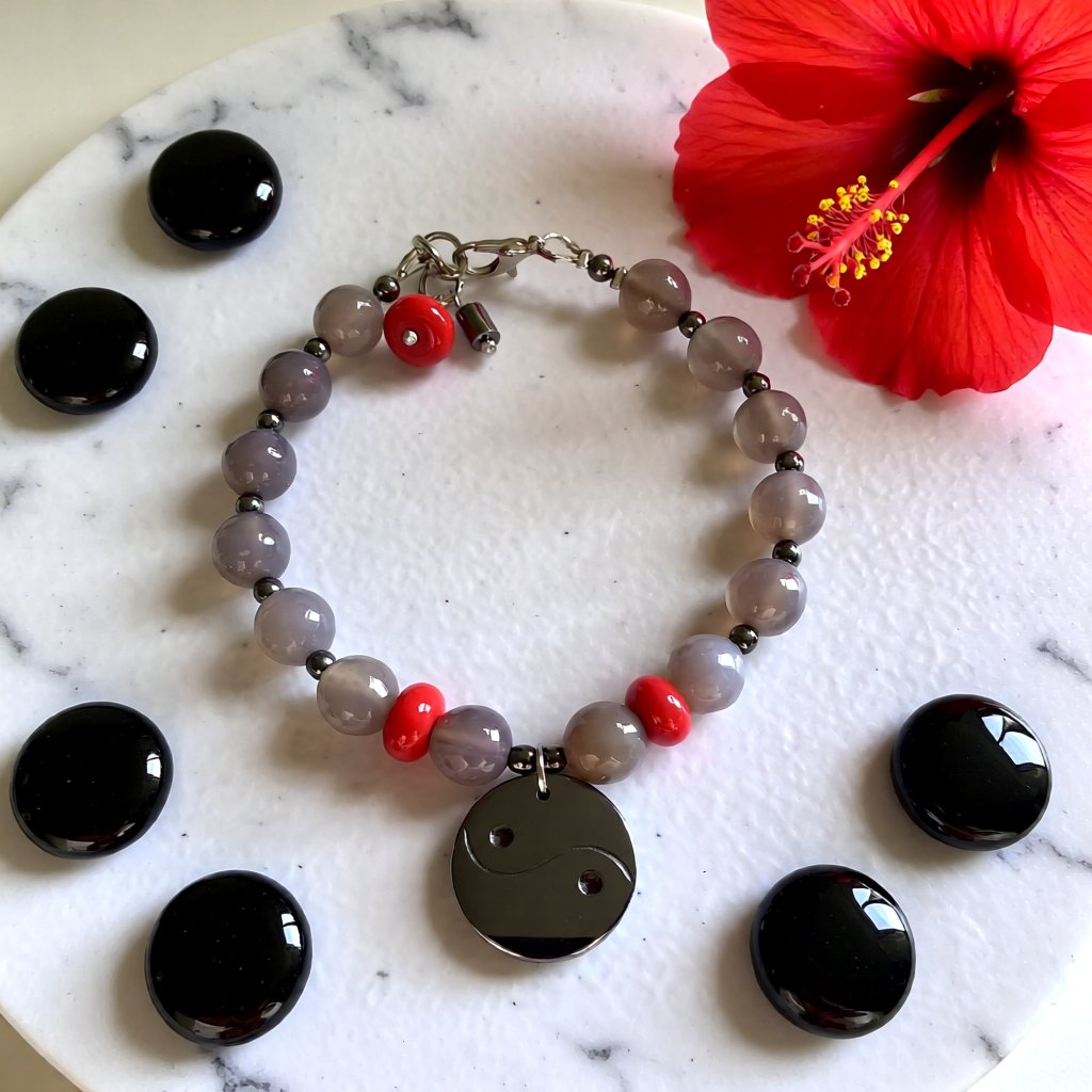 Handmade Calming Yin Yang Bracelet - Monochrome Black Gray Agate Hematite 25$